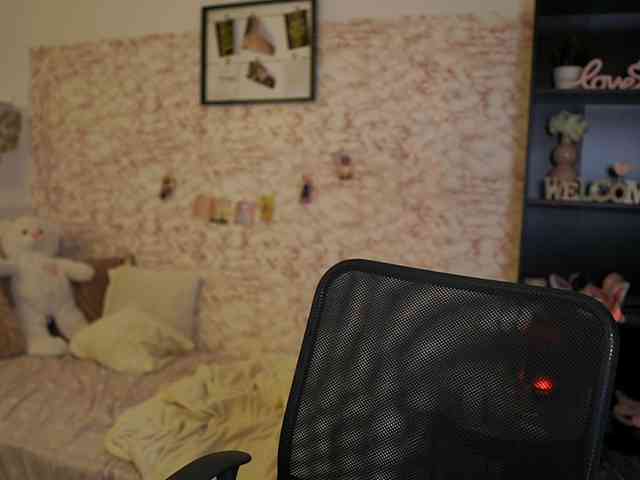 NicoletteShea01 webcam