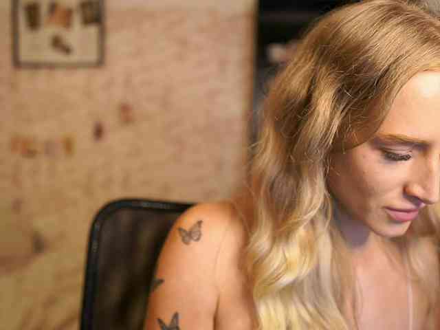 NicoletteShea01 webcam