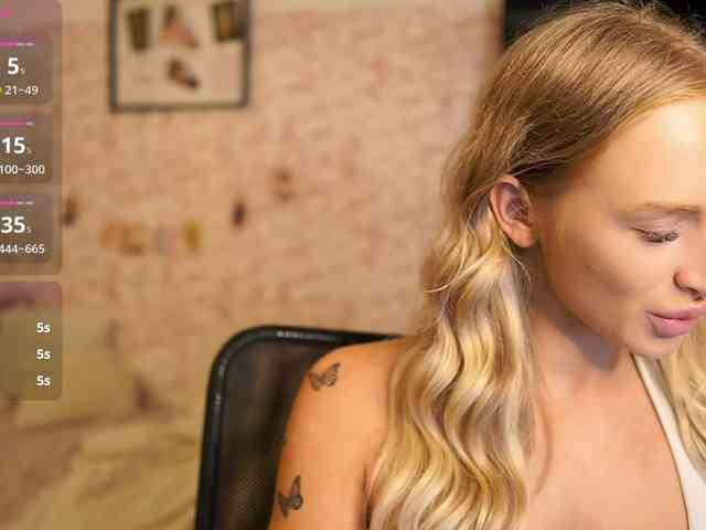 NicoletteShea01 webcam