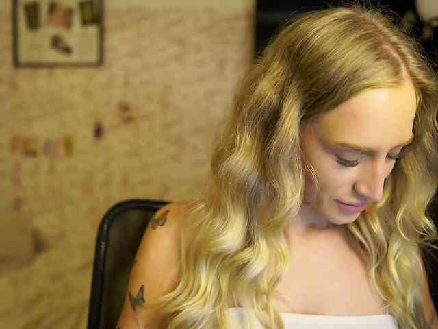 NicoletteShea01 webcam