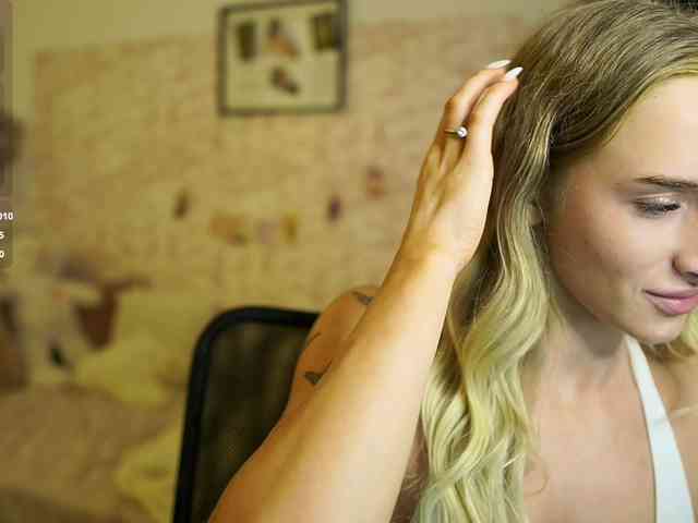 NicoletteShea01 webcam