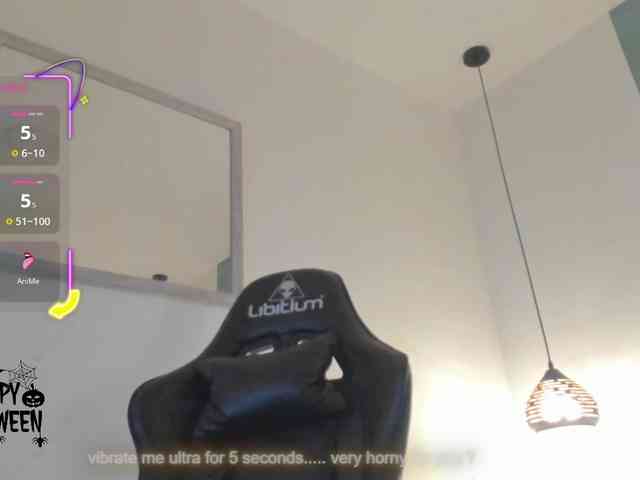 lucy-blue28 webcam