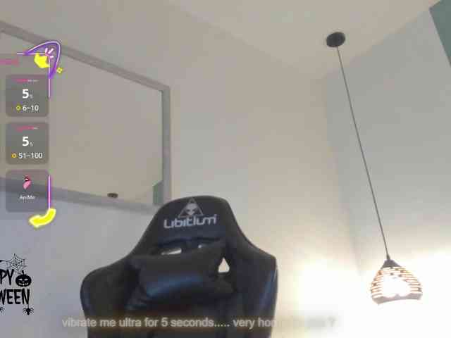 lucy-blue28 webcam