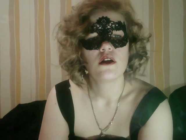 Accedi alla chat con il nickname Sarah-Jane Sarah-Jane