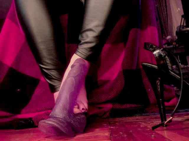 miss-asmodeus webcam