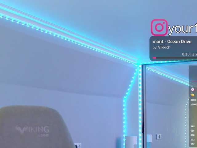 Accedi alla chat con il nickname VikkiExtraCheese VikkiExtraCheese