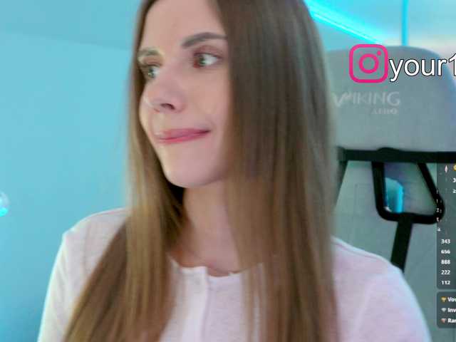 Entrez le videochat erotique avec le
modèle VikkiExtraCheese VikkiExtraCheese