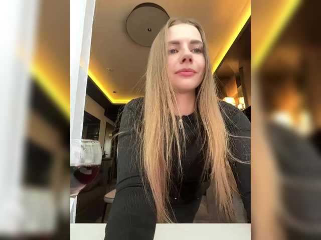 Accedi alla chat con il nickname VikkiExtraCheese VikkiExtraCheese