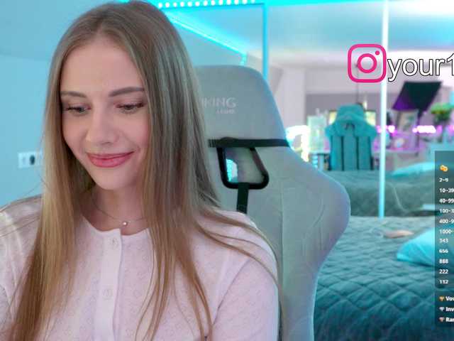 Accedi alla chat con il nickname VikkiExtraCheese VikkiExtraCheese