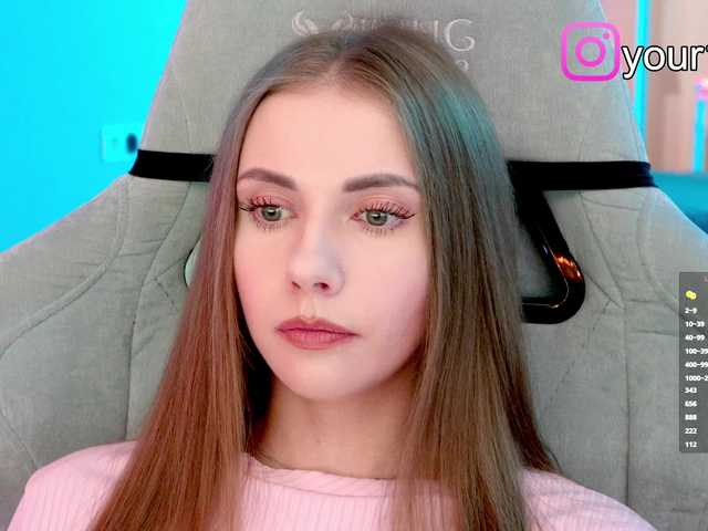 Entrez le videochat erotique avec le
modèle VikkiExtraCheese VikkiExtraCheese