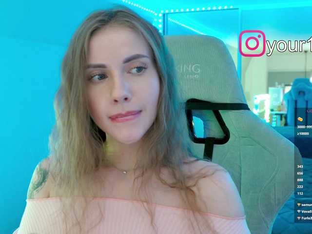 Entrez le videochat erotique avec le
modèle VikkiExtraCheese VikkiExtraCheese