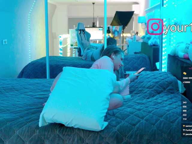 Accedi alla chat con il nickname VikkiExtraCheese VikkiExtraCheese