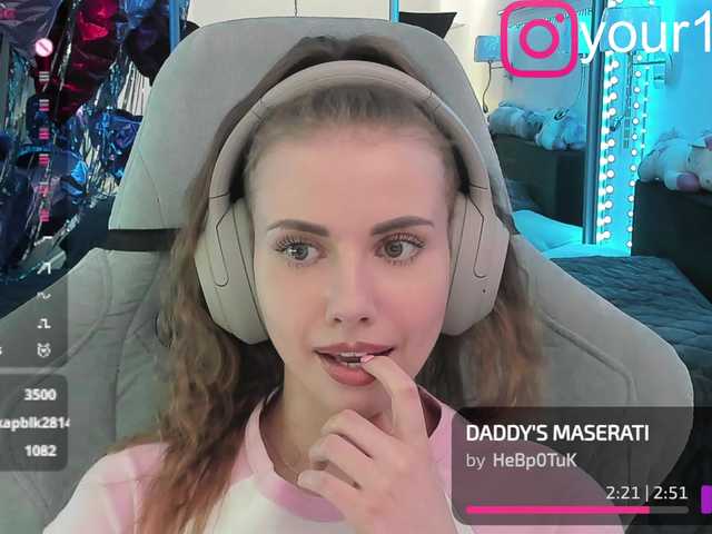 VikkiExtraCheese webcam
