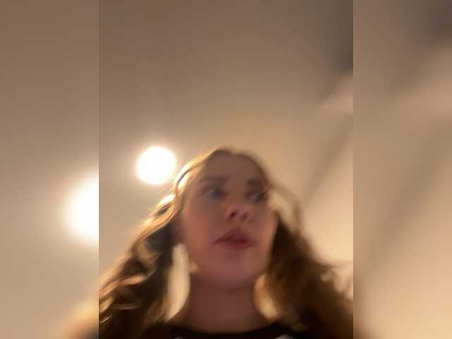 Entrez le videochat erotique avec le
modèle VikkiExtraCheese VikkiExtraCheese