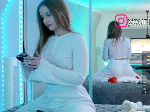 Vai a chattare su VikkiExtraCheese VikkiExtraCheese