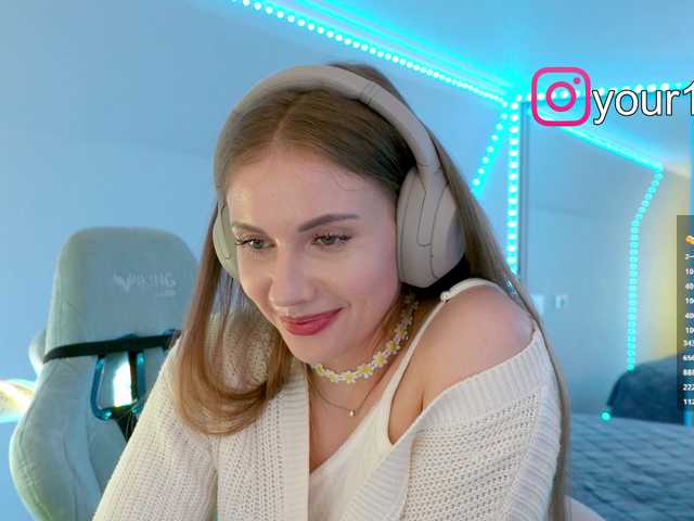 Vai a chattare su VikkiExtraCheese VikkiExtraCheese