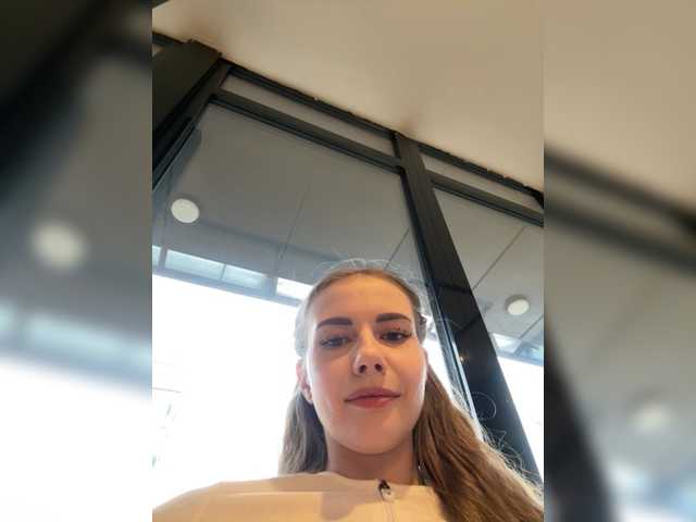 Accedi alla chat con il nickname VikkiExtraCheese VikkiExtraCheese