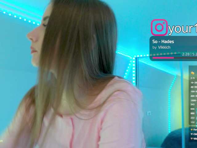 Entrez le videochat erotique avec le
modèle VikkiExtraCheese VikkiExtraCheese