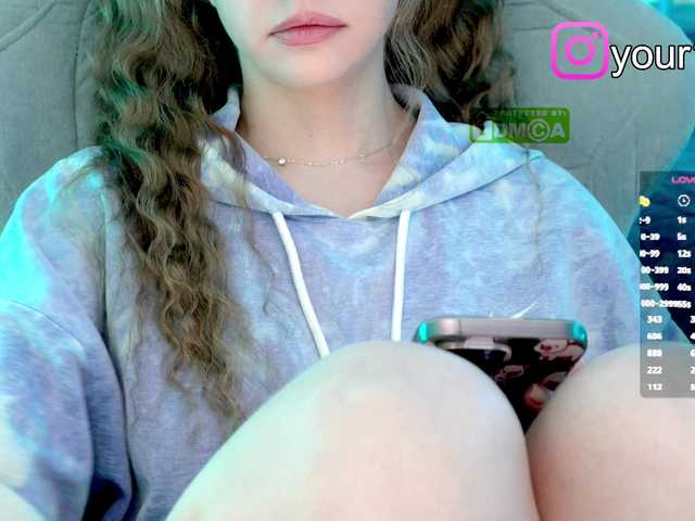 VikkiExtraCheese webcam