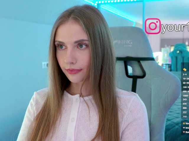 Entrez le videochat erotique avec le
modèle VikkiExtraCheese VikkiExtraCheese