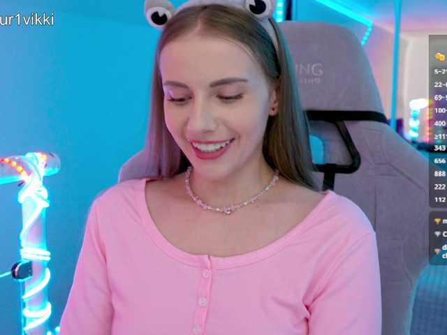 Entra en el chat con el modelo VikkiExtraCheese VikkiExtraCheese