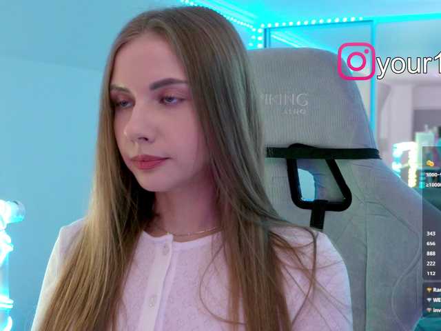 Accedi alla chat con il nickname VikkiExtraCheese VikkiExtraCheese