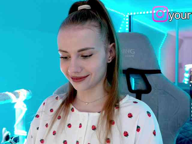 VikkiExtraCheese webcam