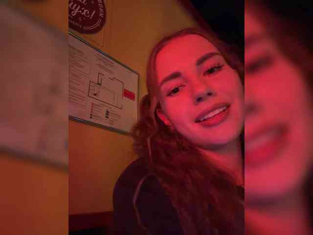 VikkiExtraCheese webcam