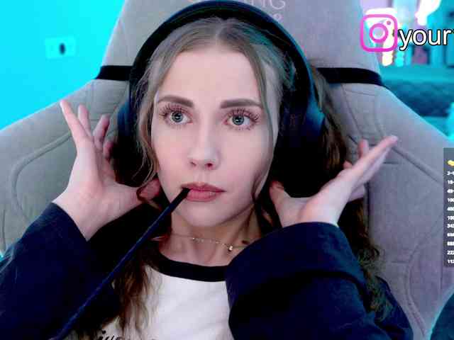 VikkiExtraCheese webcam