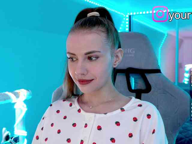 VikkiExtraCheese webcam