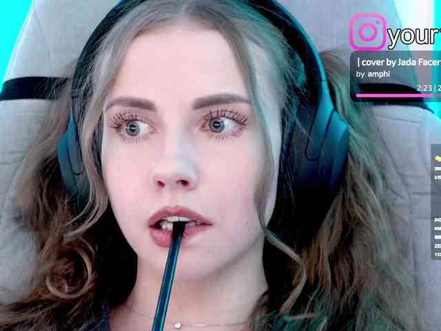 VikkiExtraCheese webcam