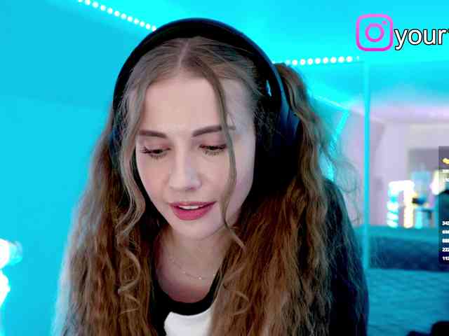 VikkiExtraCheese webcam