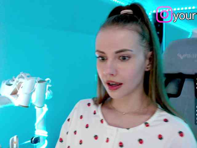 VikkiExtraCheese webcam