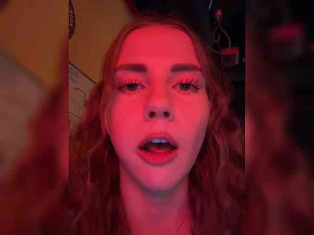 VikkiExtraCheese webcam