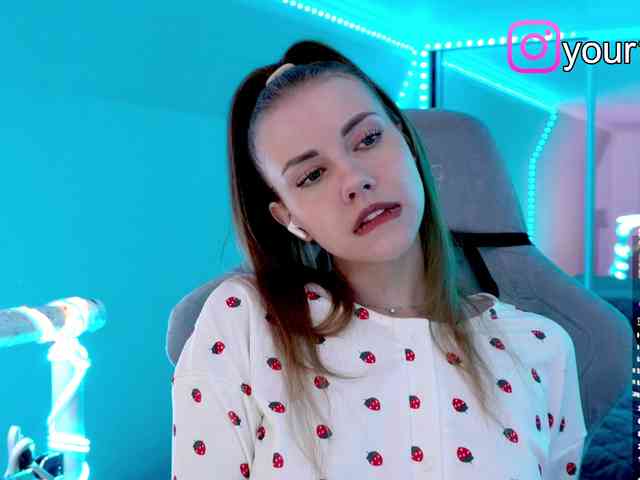 VikkiExtraCheese webcam