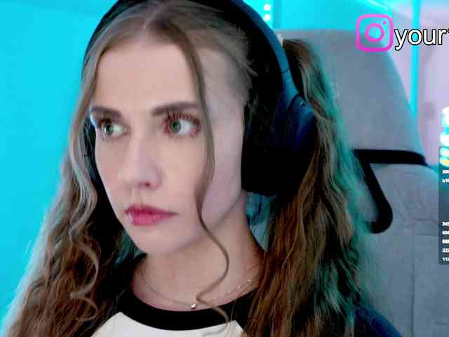 VikkiExtraCheese webcam