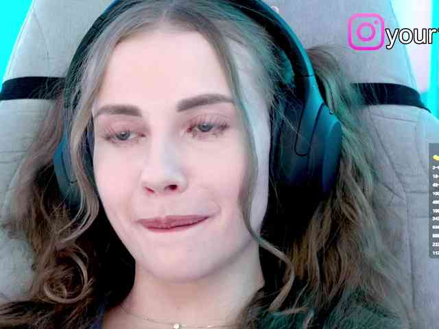 VikkiExtraCheese webcam