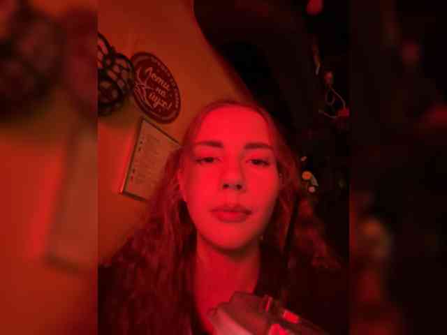 VikkiExtraCheese webcam