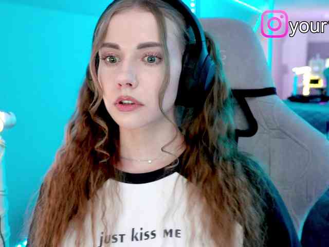 VikkiExtraCheese webcam