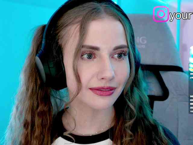 VikkiExtraCheese webcam