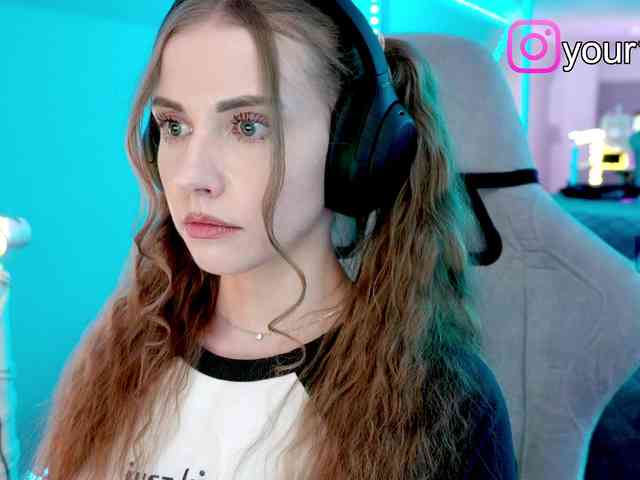 VikkiExtraCheese webcam