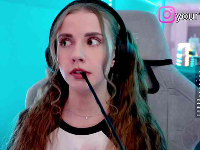 VikkiExtraCheese webcam