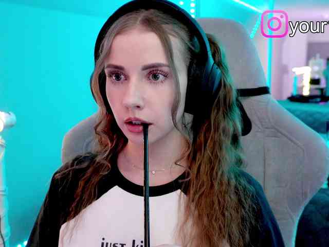 VikkiExtraCheese webcam