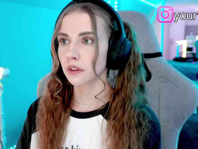 VikkiExtraCheese webcam