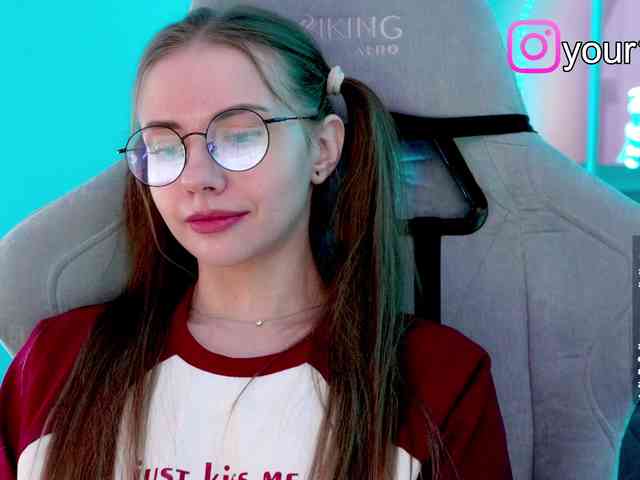 VikkiExtraCheese webcam