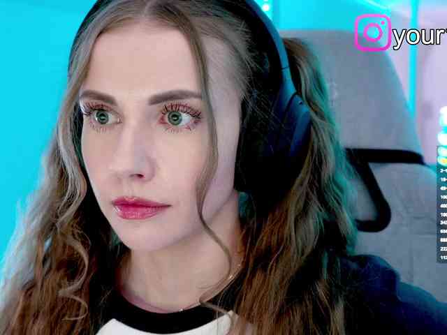 VikkiExtraCheese webcam