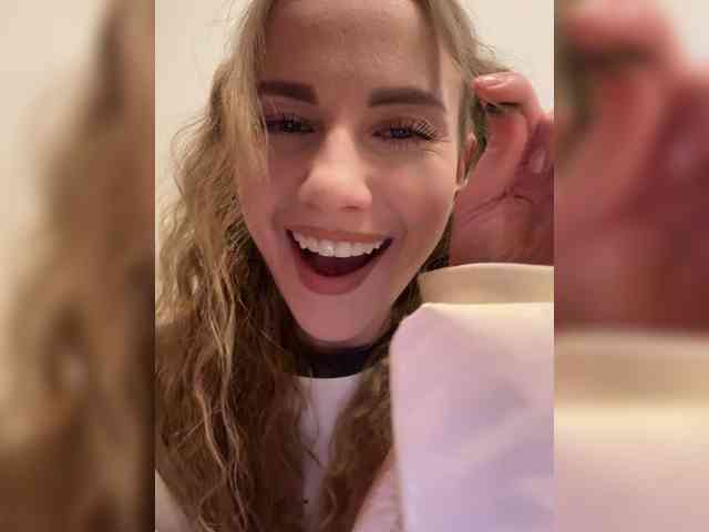 VikkiExtraCheese webcam