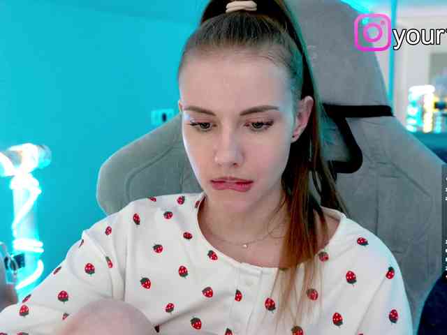 VikkiExtraCheese webcam