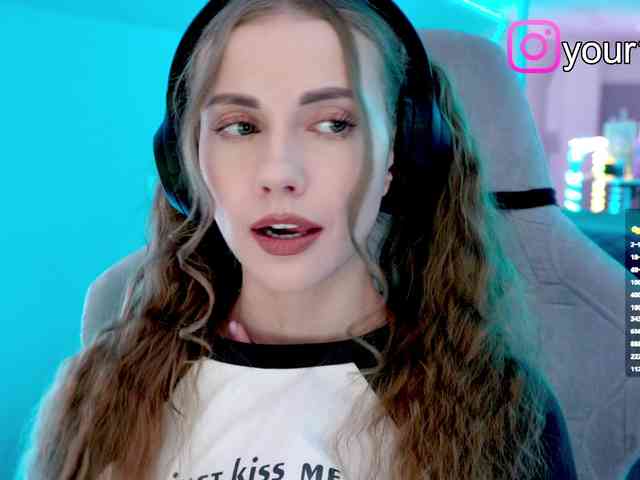 VikkiExtraCheese webcam