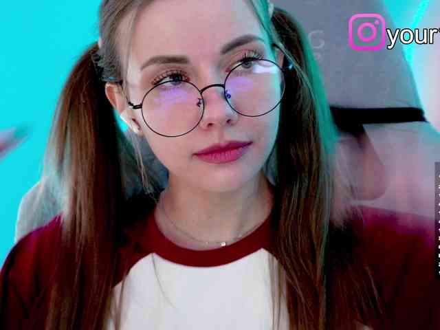 VikkiExtraCheese webcam